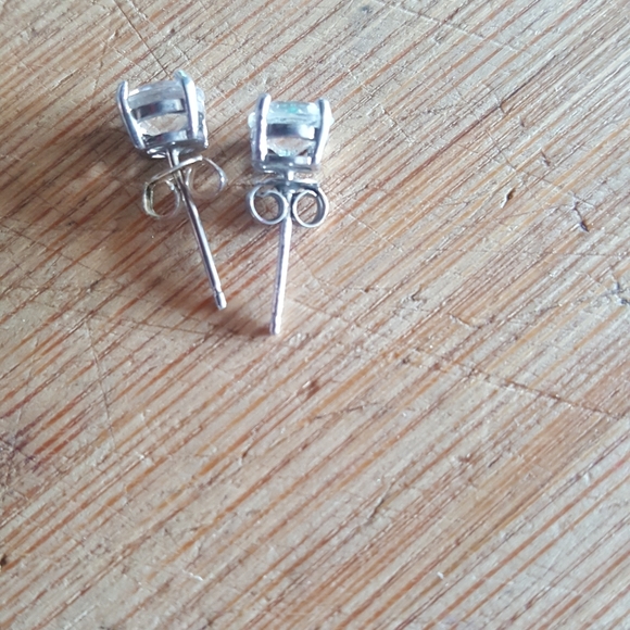 CZ (zirconia) silver studs sold on title - Picture 4 of 6